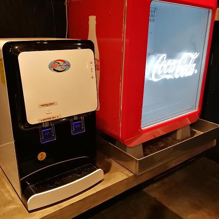 The Rise Room 쿠알라트렝가누 외부 사진 A water dispenser