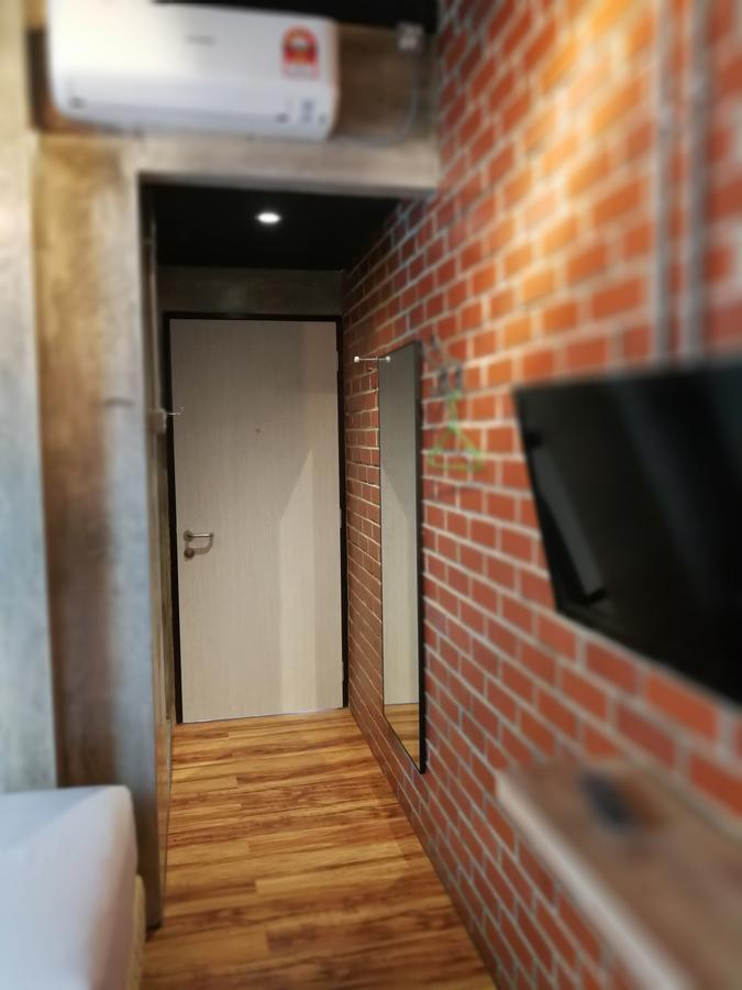 The Rise Room 쿠알라트렝가누 외부 사진 A corridor in a house