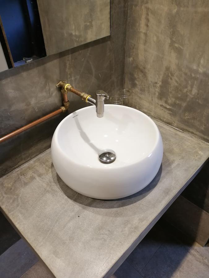 The Rise Room 쿠알라트렝가누 외부 사진 A washbasin